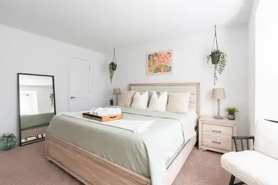 Image de King Suite ♛ South Charlotte | Free Parking & Pool