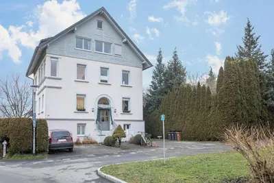 Image de Appartement mansardé \"Tasoli\" avec vue sur les montagnes et balcon.