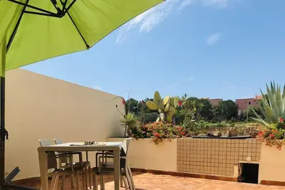 Image de Appartement T2 à Lumio avec terrasse et parking, à 100m de la plage
