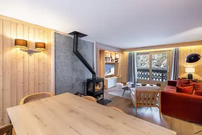 Image de Appartement rénové avec 2 suites, balcon et poêle à bois, proche centre et remontées mécaniques, Megève