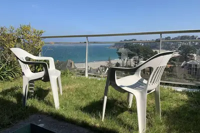 Appartement à 400m de la plage de Trestraou avec terrasse et parking