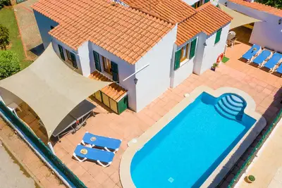 Image de Oliver, Villa avec piscine et climatisation!