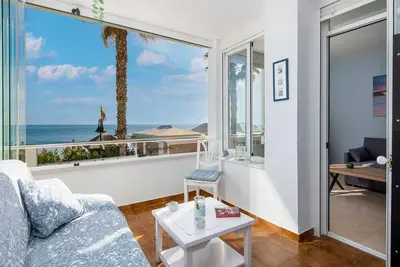 Image de First Line Beach Apartment Roca Chica B