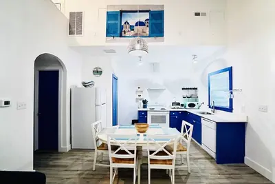 Image de Santorini Cave Style Cottage with Fenced-in Yard