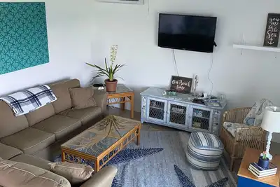 Image de Oceanfront Apartment/Pelican Shores/2 beds, 1 bath/Walk to town/