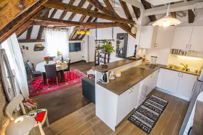 Image de **Modern meets traditional** Apt Tiramola -