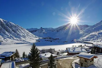 Image de À 20m des pistes de ski, 3ème étage, balcon, télévision, casier à ski, 85m², Tignes