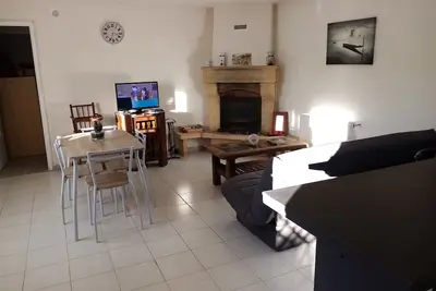Image de Gîte pour 4 personnes adultes et 1 enfant -3ans à l'entrée de Sablet