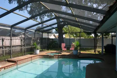 Image de Casa de Corazon-A comfortable home with pool in a quiet neighborhood near beach.