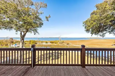 Image de Bogue Sound Cottage with Boat Dock