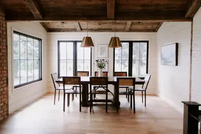 Image de Charming farmhouse with gorgeous mountain views. Close to Glacier National Park!