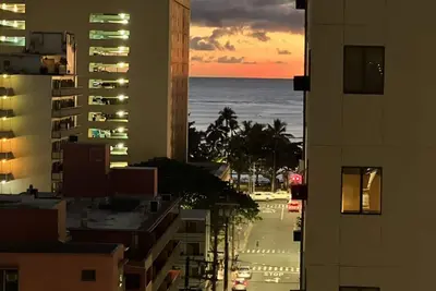 Image de Waikiki newly remodeled 1Br 1Ba sleeps 5 steps from beach