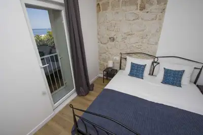 Image de Cozy, modern, new apartments - 1 minute from the beach