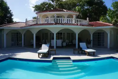 Image de 4-Bdrm Villa Chairman's Circle - Elite Black-band All-Inclusive