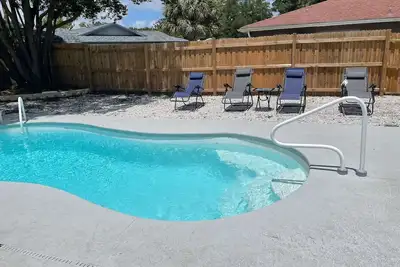 Image de Entire House -Private Pool 3 Bedrooms 2 Baths