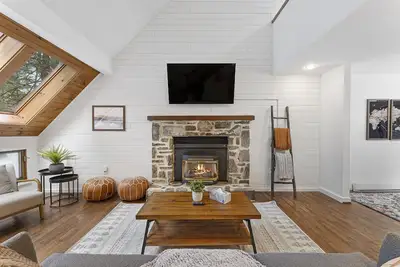 Image de Modern Poconos Chalet, Hot Tub, Pet-Friendly!