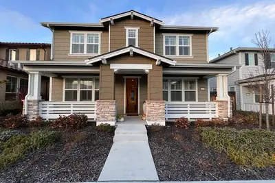 Image de Seaside Home with Plenty of Space and Features for 30+ Day Rental