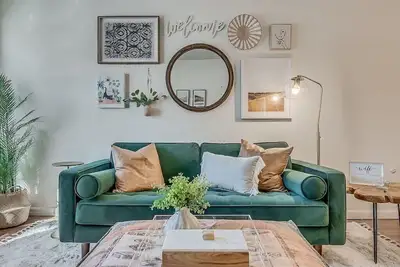 Image de Cozy 4br a 1/2mi from Campus. Room for entire fam!