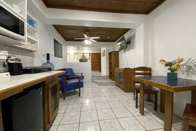Image de In the heart of West End, Roatan - Mariposa Lodge - Unit 2