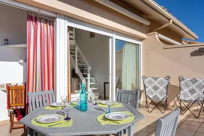 Image de Joli appartement pour 4 personnes avec climatisation, piscine, Wifi, Tv, terrasse et parking