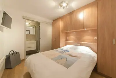 Image de Confortable appartement avec Wifi, bain à remous, Tv, balcon, animaux admis et parking