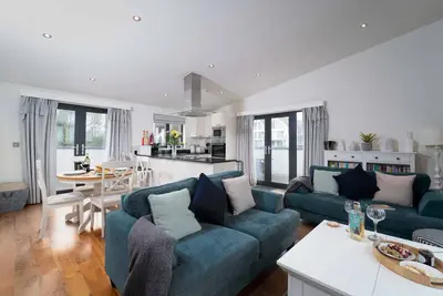 Image de Porthminster Mews – Sleeps 4 – On-Site Parking – Sea Views