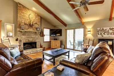 Image de Crackling Fireplace, Ping-Pong, Golf & Tennis, Communal Sauna, Hikes, Lakes & More - Better Together