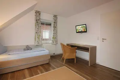 Image de Rob 15 for 8 persons, approx. 86 sqm - Feriendorf Robbenplatte Burhave (2)