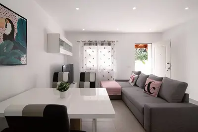 Maison de vacances Adelino Guest House avec jardin, grill, A/C & Wi-Fi