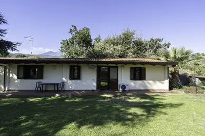 Appartement \"Villa Romeo avec cabane dans les arbres\" avec vue sur les montagnes.