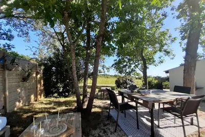 Image de Gîte de charme avec spa, jardin et terrasse privative au cœur du marais vendéen.