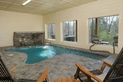Image de Indoor private pool, Theater Room, Arcade Games - Woodland Waterfall