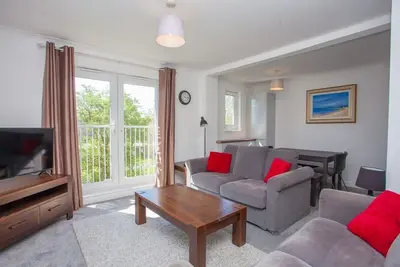 3 Bedroom Duplex with Free Parking