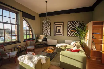 Spacious Apartment with Glasgow Green Views