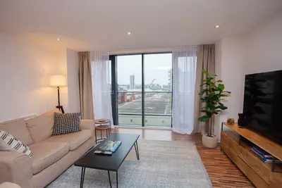Modern Riverside Flat in Glasgow City