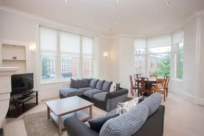 Image de Spacious, 4 Bed Flat Overlooking Park in West End