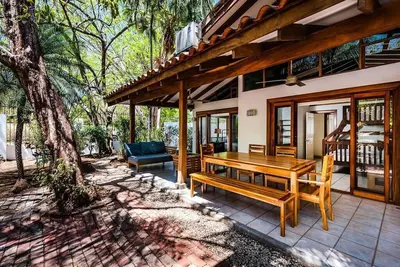 Image de Charme 2bd patio plage Cottage-, piscine partagée, barbecue, face à la plage Cb1