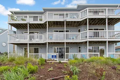 Image de 14 Van Dyke St. Unit B- Ocean block town home, perfect beach rental!
