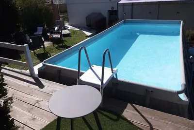 Image de Maison avec piscine et terrain de pétanque