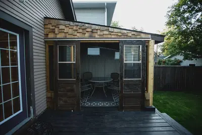 Image de Entire Urban Farmhouse home 2 blocks off Broadway!