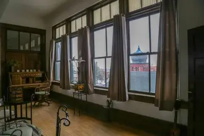 Image de 4 Bd 2 Ba Penthouse Historic Uptown Butte W/ Views