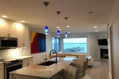 Image de Waterfront Gorgeous Beach Home-Sunsets & Spa Bath