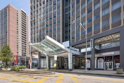 Image de Perfect downtown location!