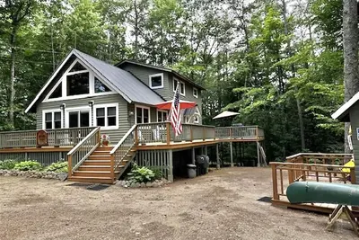Image de Remodeled Home just steps away from Handcock Pond