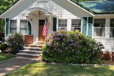 Image de Sleeps 12 and just steps away from Sebago Lake