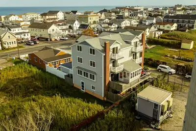 Image de Huge 3br, 3Bath, 2000 sqft. short walk to beach