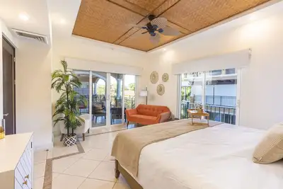 Image de Luxury 2br/2. 5ba Condo in Tamarindo two blocks from the ocean w pool & elevator