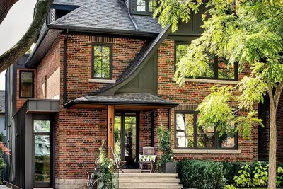 Image de Award-winning 4 Bedroom Residence in mid-town