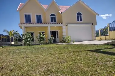 Image de Nice Brand new house located 25 minute from Tubing cicaman