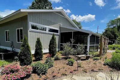 Image de Sunset Cottage Blocks from Downtown